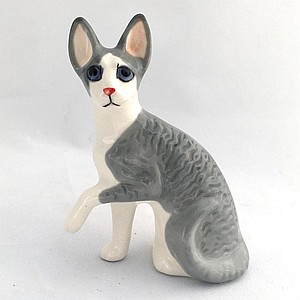 Фарфоровая статуэтка кошка Корниш-рекс малый бело-серый
