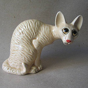 Фарфоровая статуэтка кошка Корниш-рекс кремовый