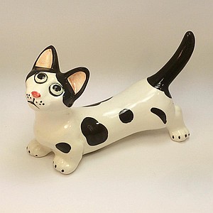 Фарфоровая статуэтка кошка Манчкин бело-черного окраса