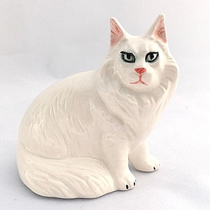Фарфоровая статуэтка кошка Мейн-кун малый белого окраса