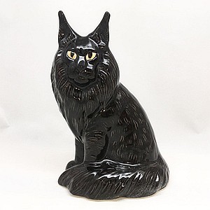 Фарфоровая статуэтка кошка Мейн-кун сидящий черного окраса
