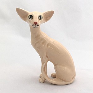 Фарфоровая статуэтка кошка Ориентальная сидящая кремовая
