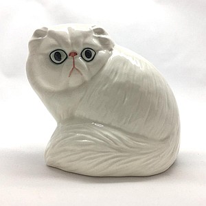 Фарфоровая статуэтка Персидский кот комочком белый