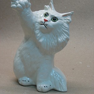 Фарфоровая статуэтка кошка Сибирская белая